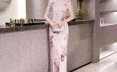 洋妞街头脱衣暴走